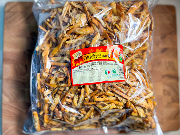 Нитка ЖАРЕНАЯ "Чеснок с зеленью" Oktobersnack 1 кг (сырный продукт) в Ивантеевке