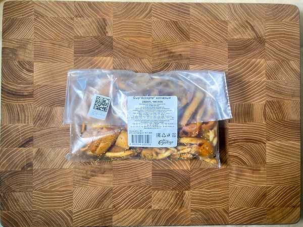 Сыр 150 гр ГОРНЫЙ СЫРОВАР (Ассорти копчёный с укропом и чесноком) в Ивантеевке