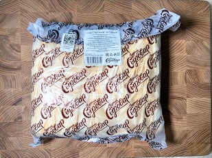 Сыр 60 гр ГОРНЫЙ СЫРОВАР (Бочонок с паприкой): Сыр 1 кг ГОРНЫЙ СЫРОВАР (Паутинка копчёная)