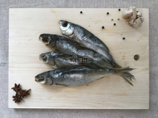 Гренки: Вобла вяленая астраханская средняя